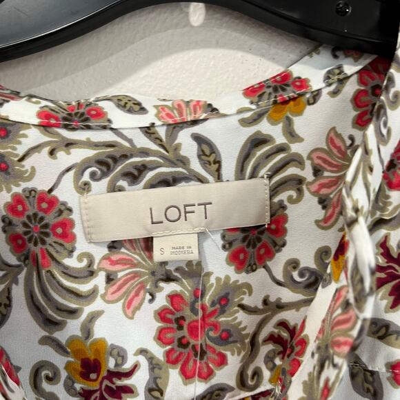 LOFT Floral Blouse NWT Size S Long Sleeve Split Neck Boho Top Soft Lightweight - Picture 8 of 8